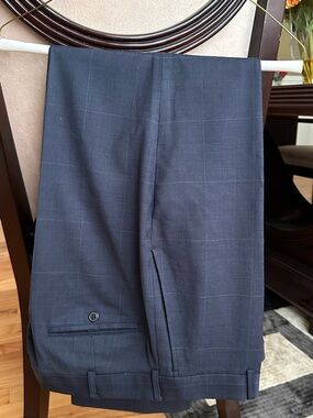 Roundtree & Yorke Men's Navy Windowpane Dress Pants